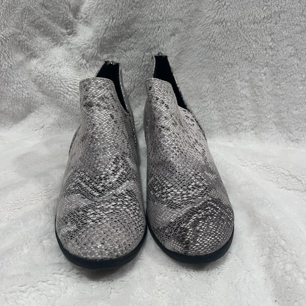 Soda Women's Faux Snakeskin Print Western Boots Ankle Booties Size 8 Kitten Heel